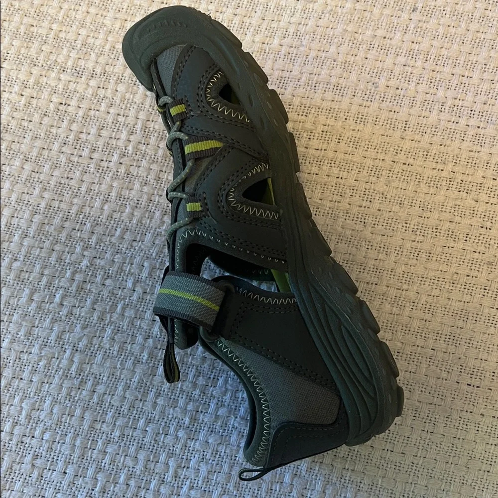 Outdoor Adventure Gray and Green Merrell Hydro 2 Sport Boys Sandals  Size 3